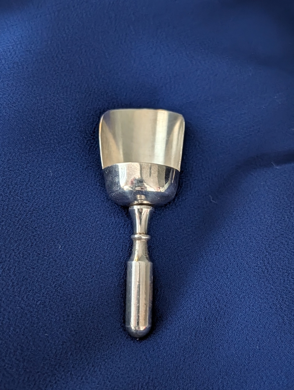 Vintage Silver-Plated Sugar Scoop with Handle - Silver and Gold Tones - Picture 7 of 9